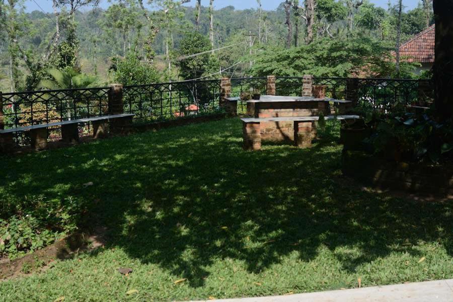 Emerald Castle Villa Madikeri Eksteriør billede