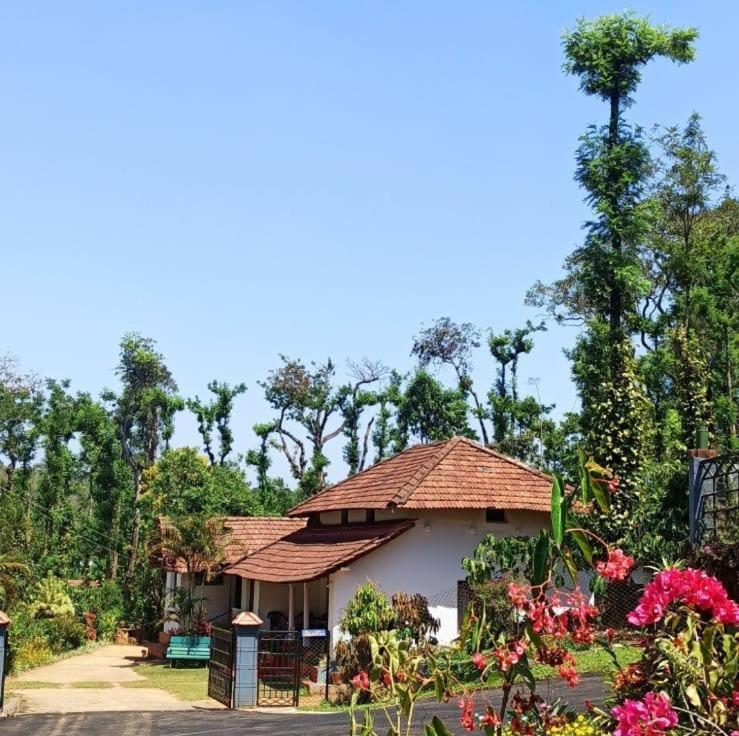 Emerald Castle Villa Madikeri Eksteriør billede